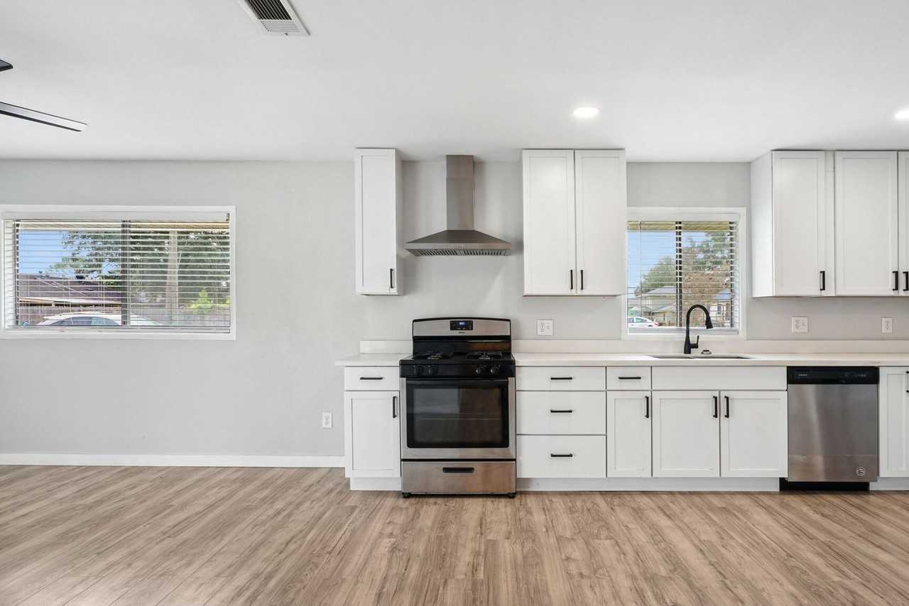 428 Ruth Dr - Photo 3 of 14