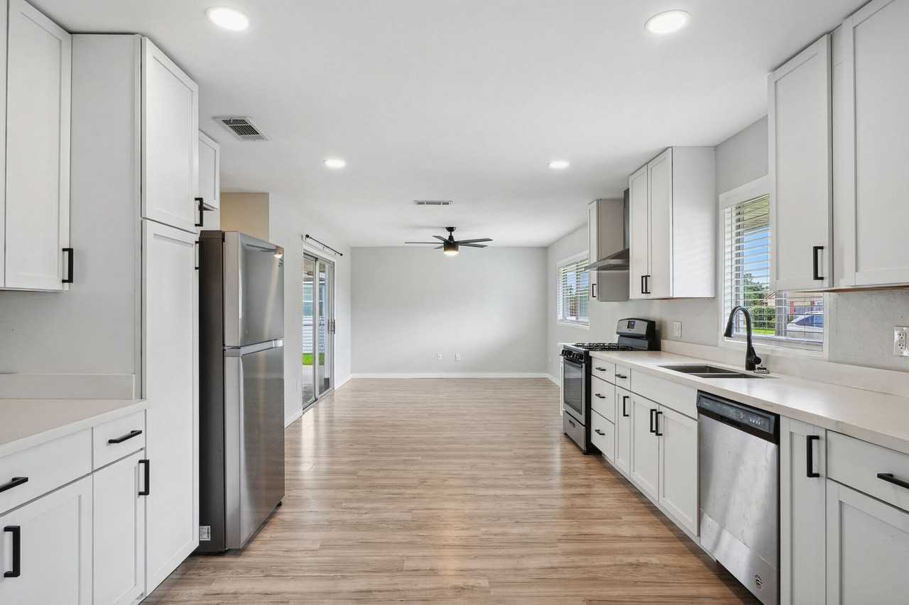 428 Ruth Dr - Photo 4 of 14