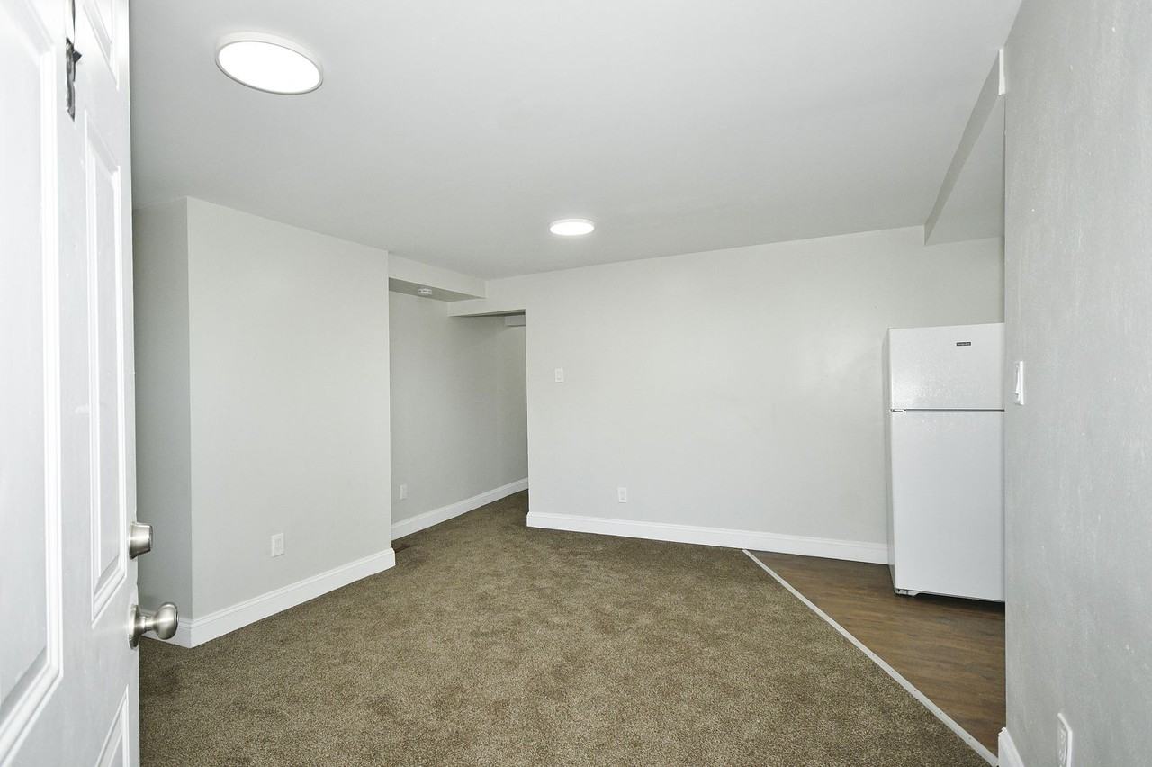 1103 Crosby Street - Photo 4 of 45