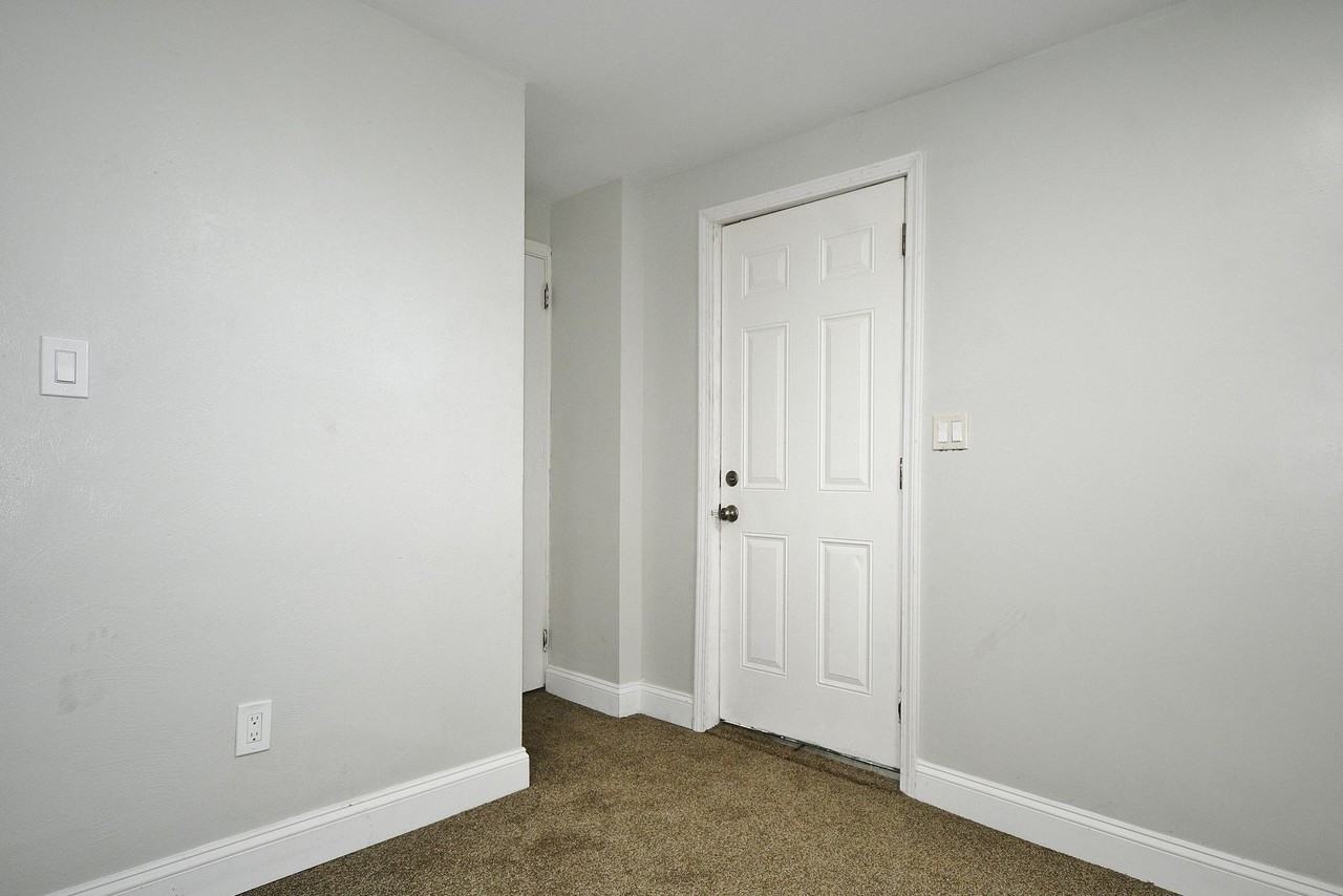 1103 Crosby Street - Photo 5 of 45
