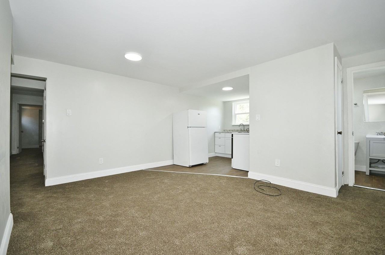 1103 Crosby Street - Photo 6 of 45