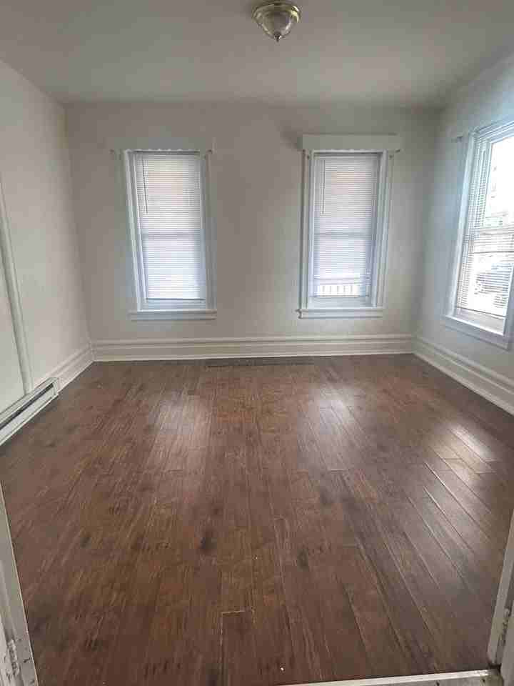 533 Cedar St - Photo 2 of 6