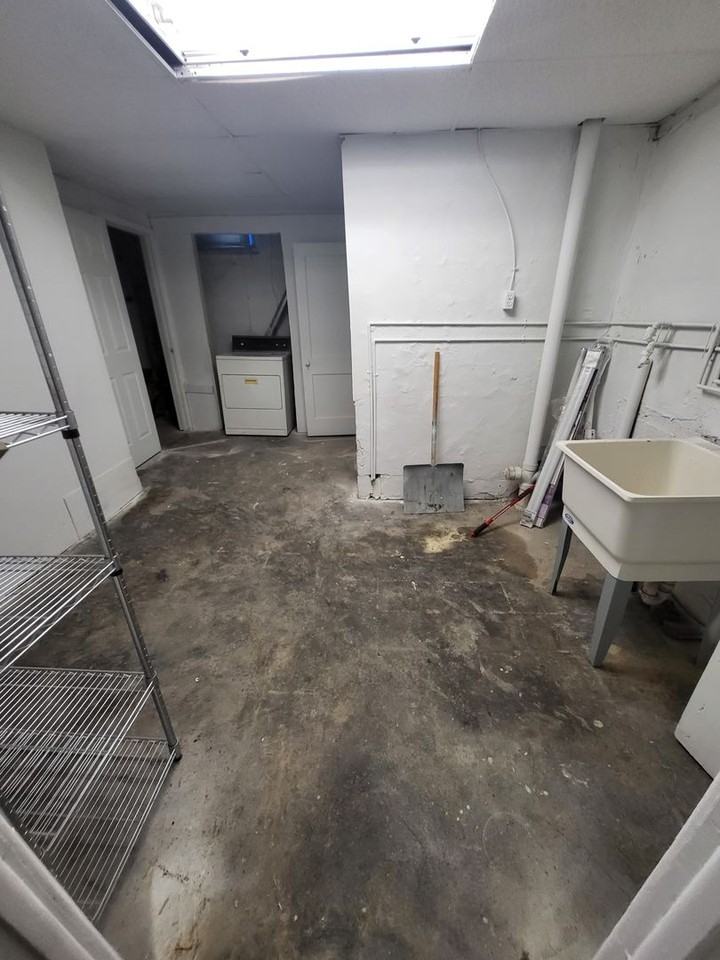 1504 N Ellwood Ave - Photo 2 of 15