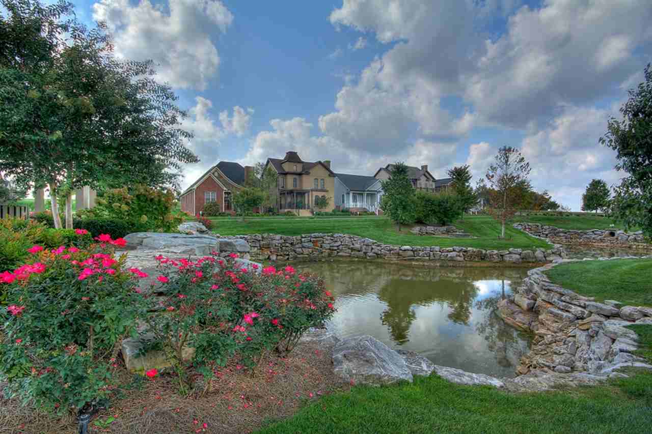 550 Traditions Boulevard - Photo 3 of 8