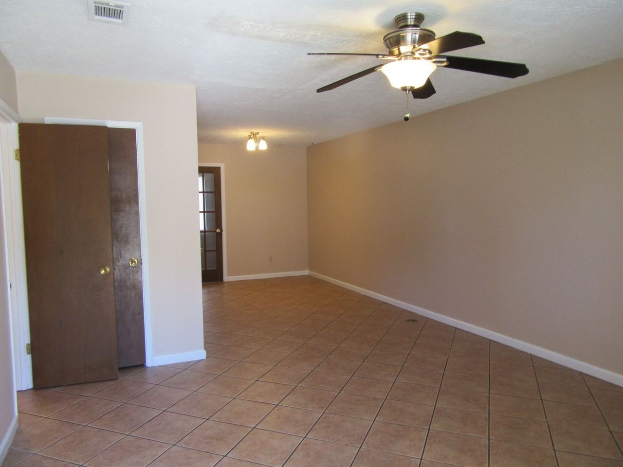 802 West St - Photo 3 of 21