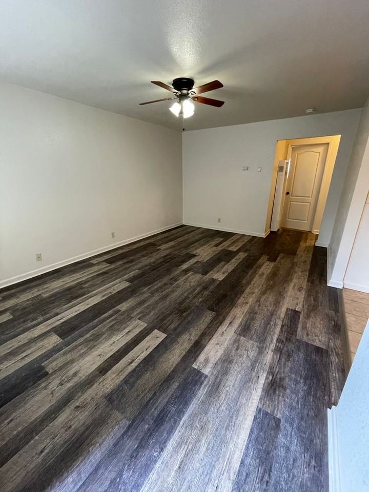 1510 Valley View Rd - Photo 2 of 9