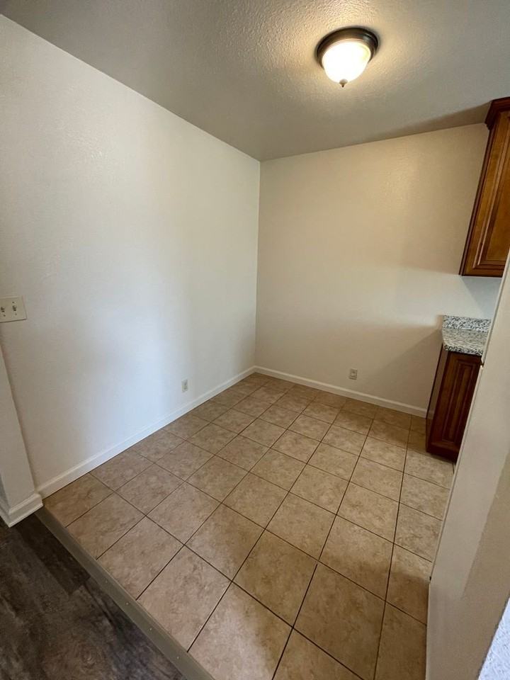 1510 Valley View Rd - Photo 4 of 9