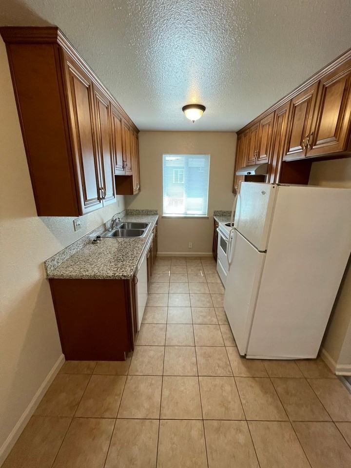 1510 Valley View Rd - Photo 5 of 9