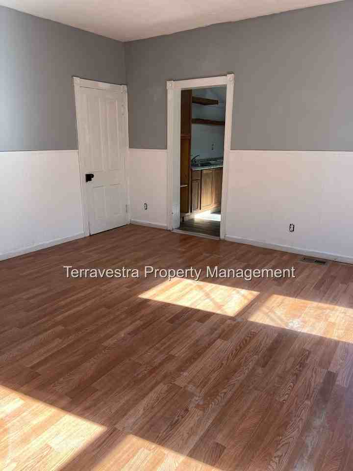 325-327 N Broad St - Photo 2 of 16