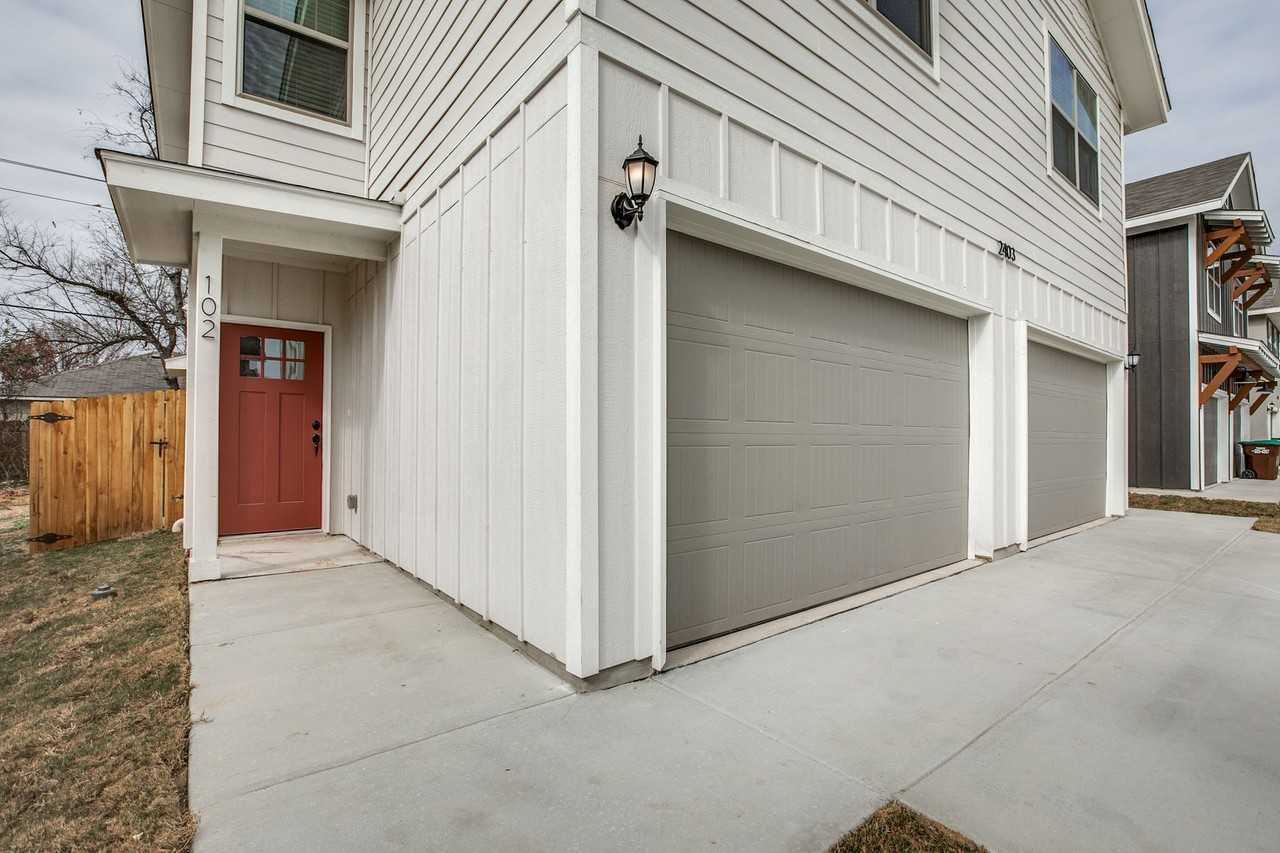 2403 Lynwood Bend - Photo 2 of 25