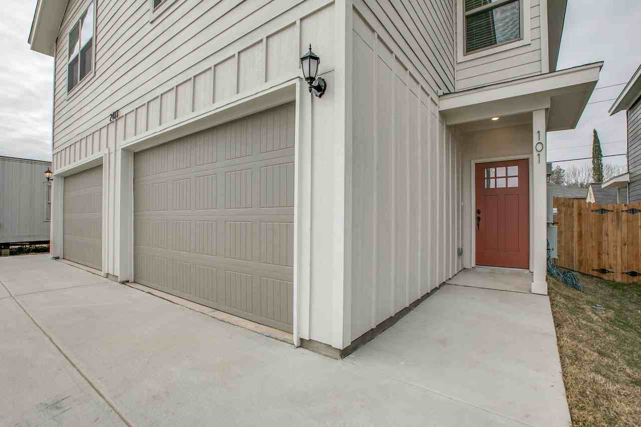 2403 Lynwood Bend - Photo 3 of 25