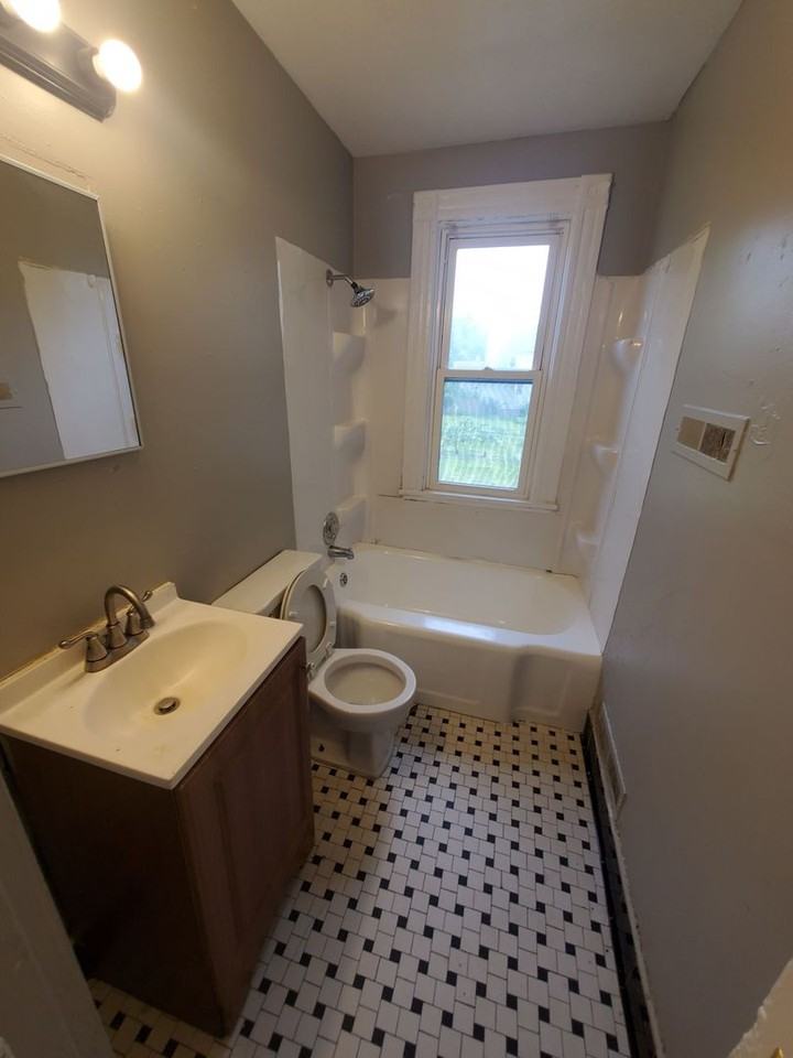 3052 N Buffum St - Photo 2 of 5