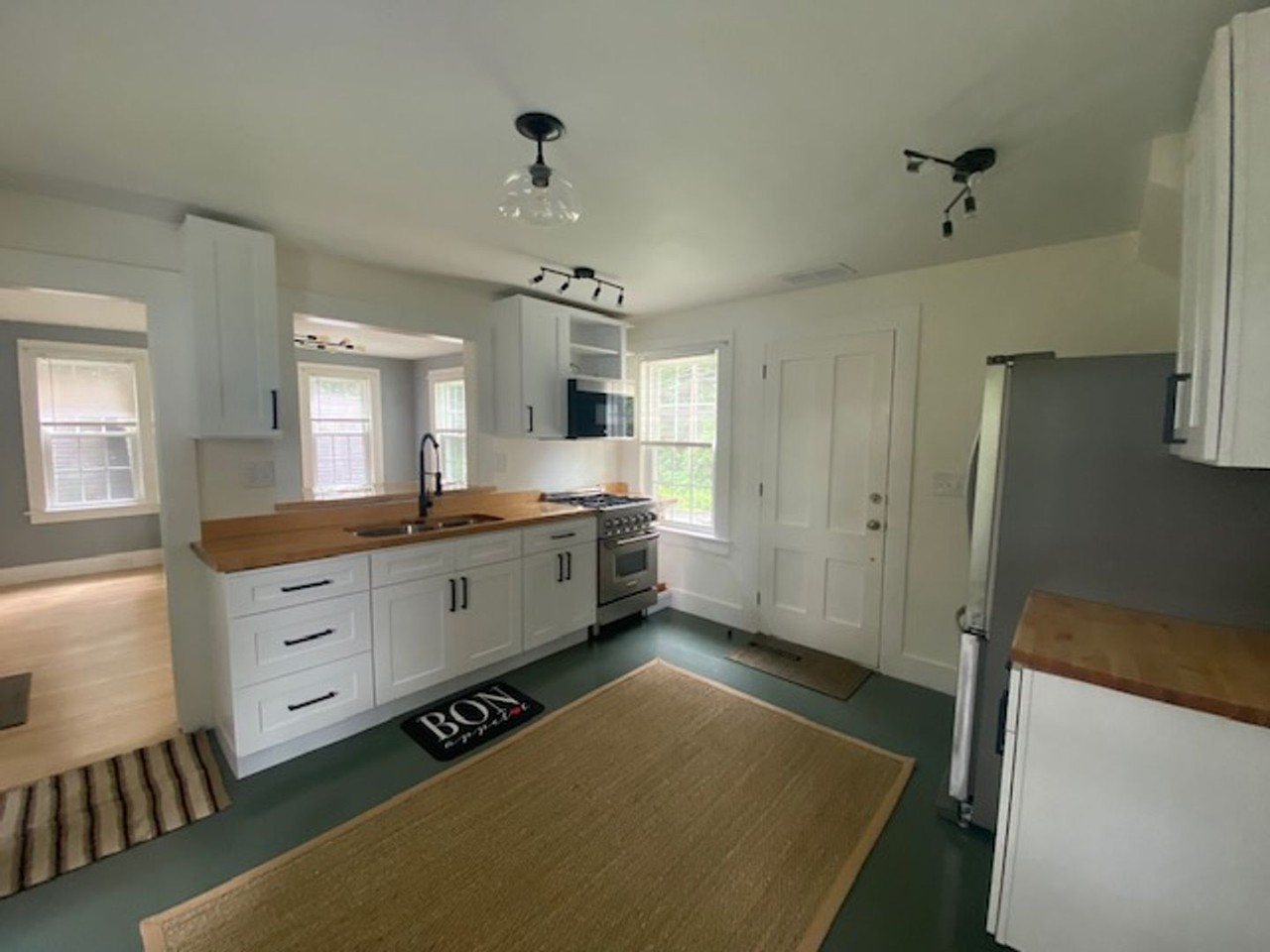 12 Lowell St - Photo 4 of 35