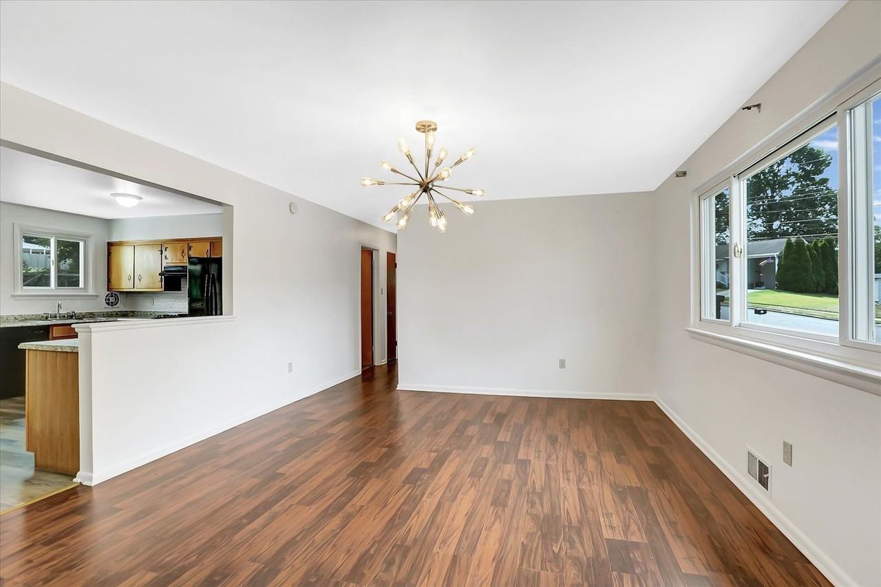 15 Stephen Rd - Photo 5 of 33