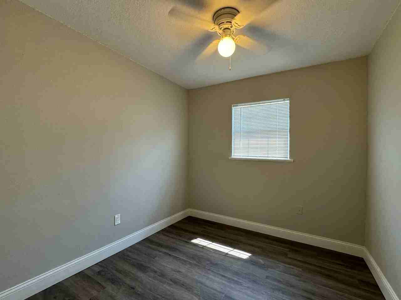 1430 Nw Ozmun Ave - Photo 7 of 10