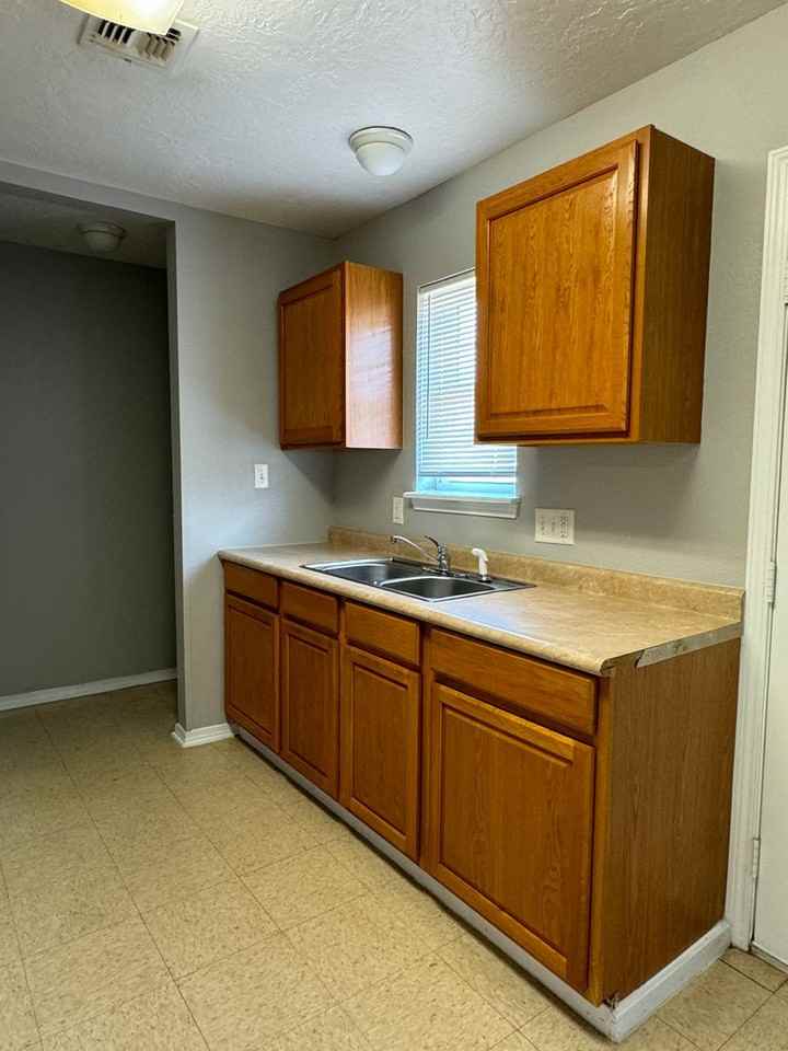 1817 Sw Jefferson Ave - Photo 4 of 9