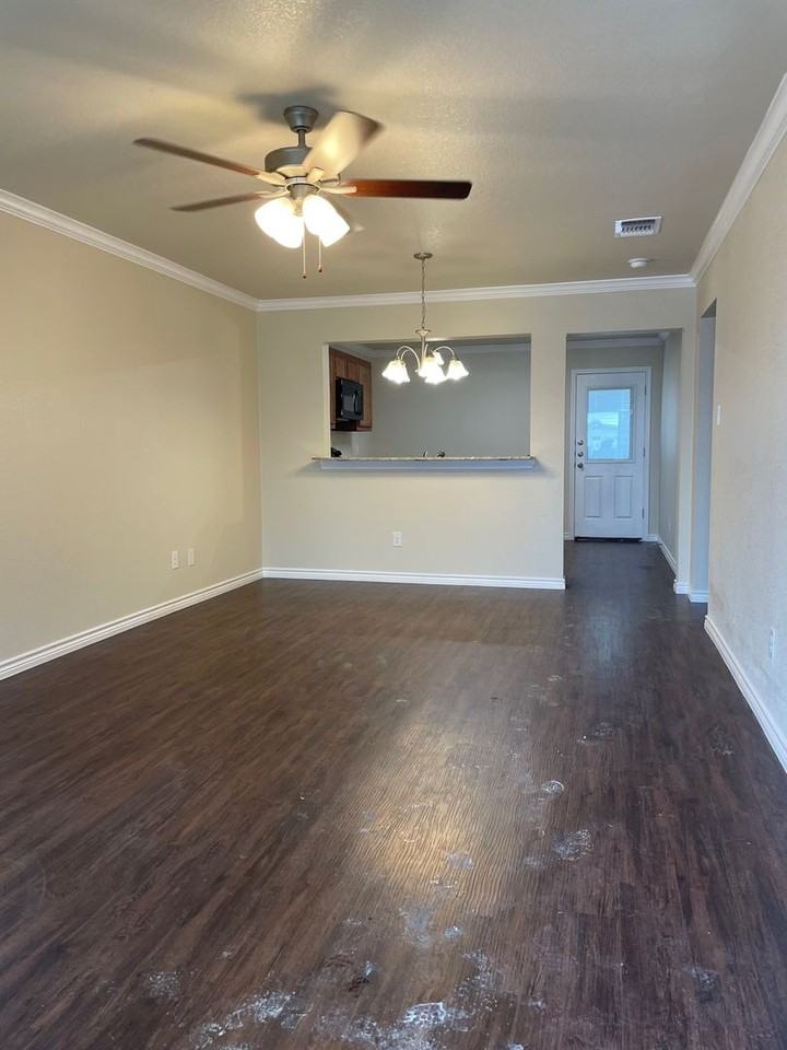 1318 Calle De Bronce - Photo 2 of 12
