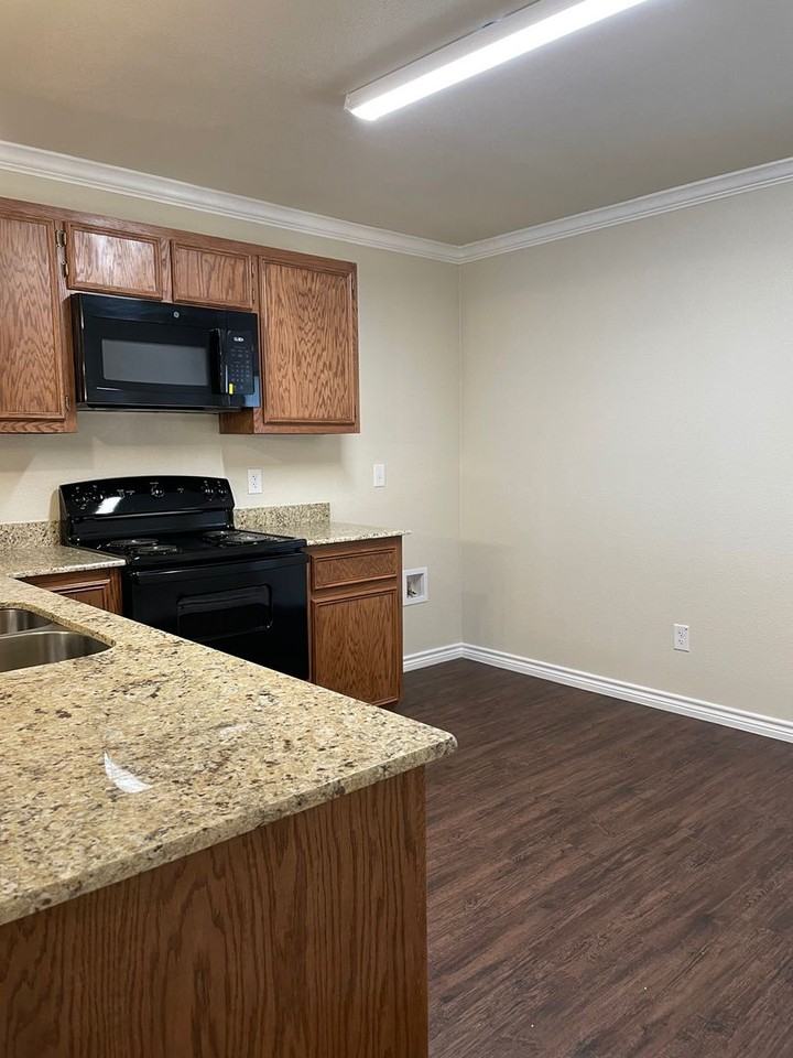 1318 Calle De Bronce - Photo 3 of 12