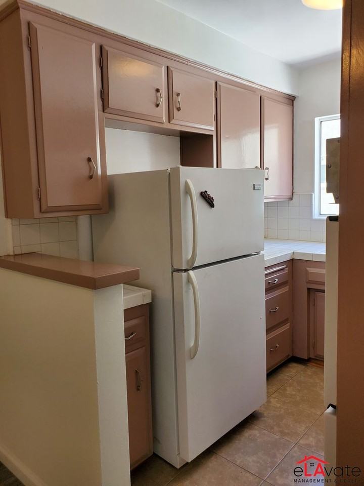 1005 N Curson Ave. - Photo 4 of 21