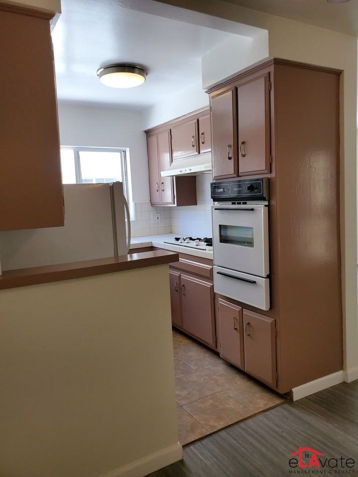 1005 N Curson Ave. - Photo 5 of 21