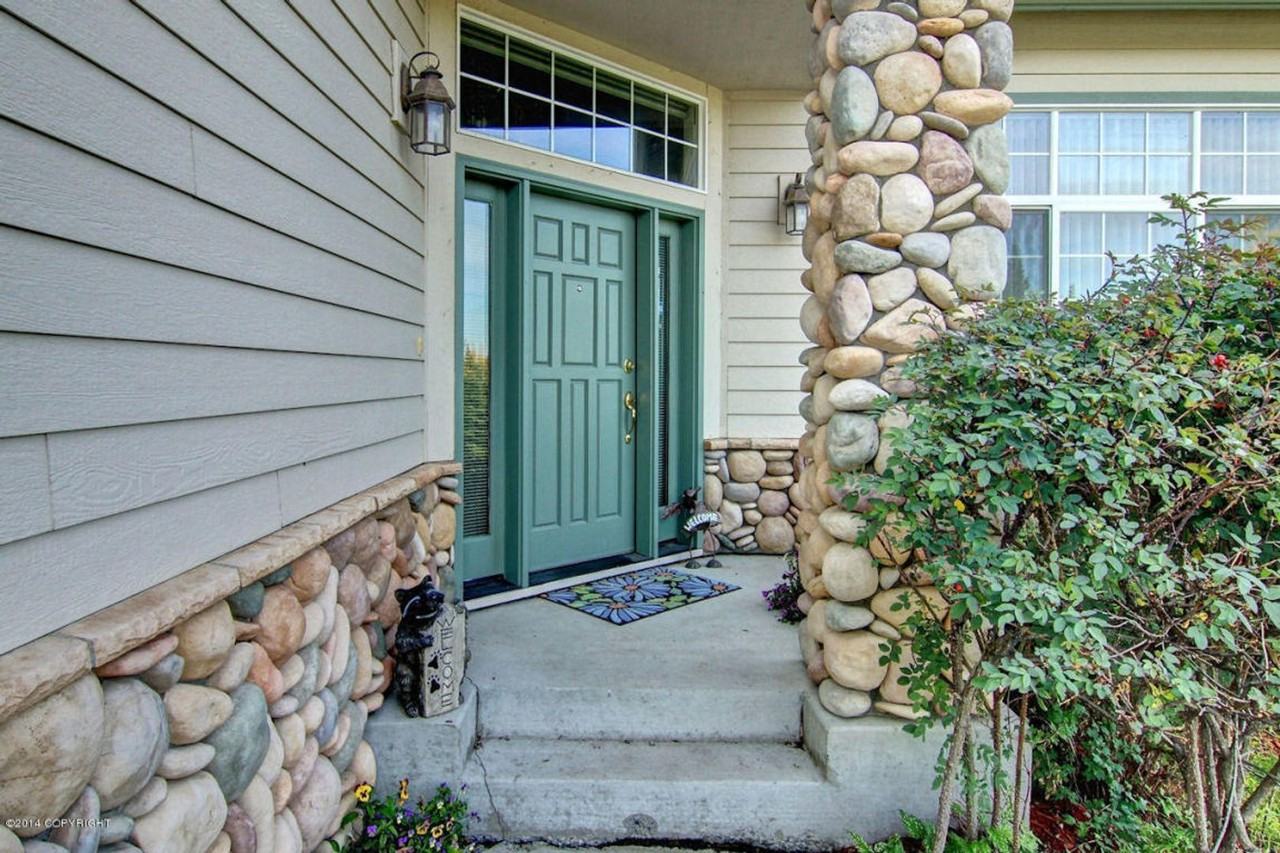 15600 Bridgeview Dr - Photo 2 of 15