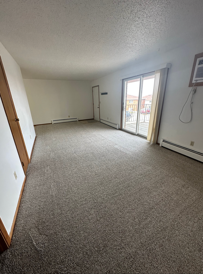 1405 3rd Avenue NE - Photo 2 of 11