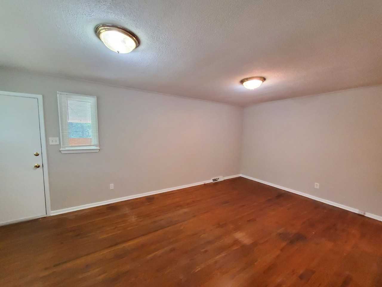 1442 Academy St - Photo 3 of 21