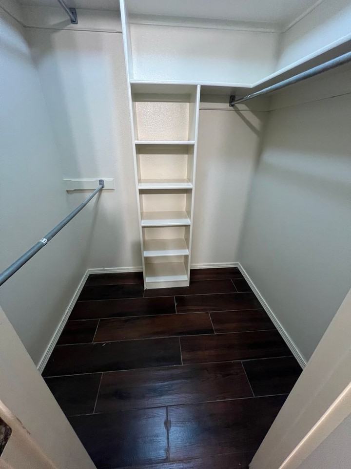 1807 Ingalls Ln - Photo 2 of 13