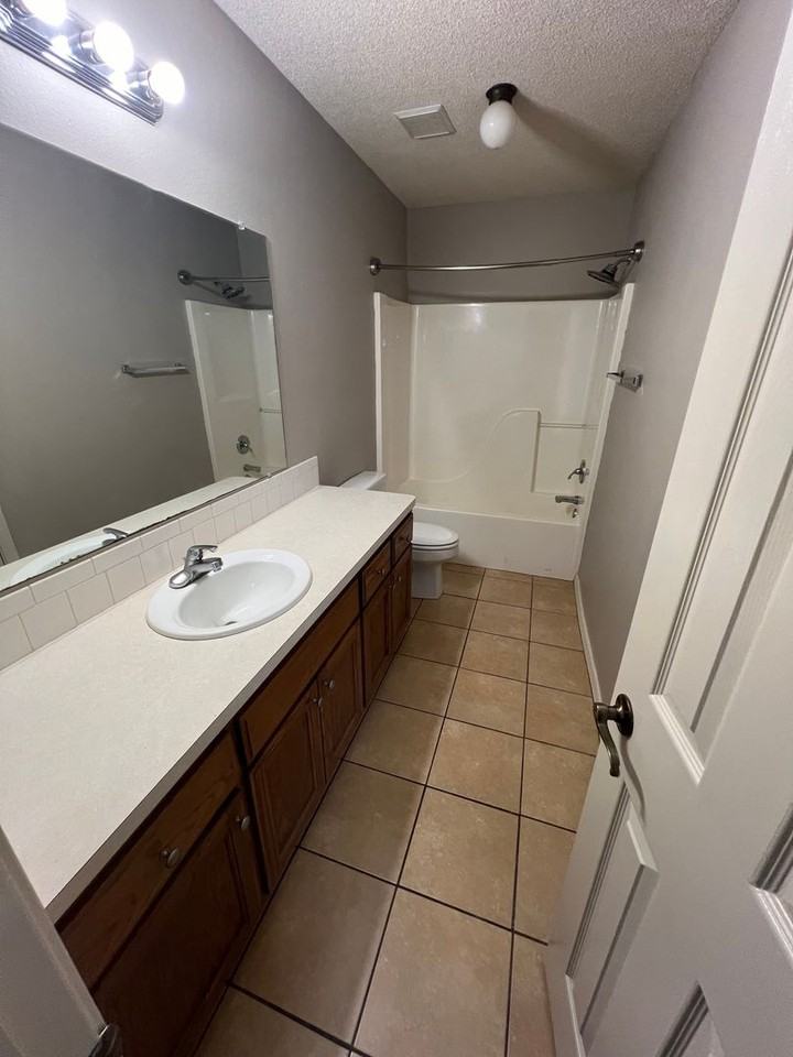 1807 Ingalls Ln - Photo 3 of 13