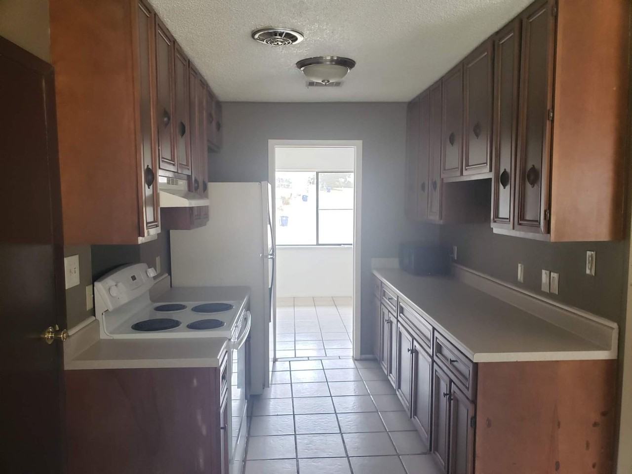 1054 Westwood Dr - Photo 2 of 12