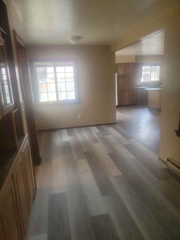 518 2nd Ave E - Photo 3 of 11