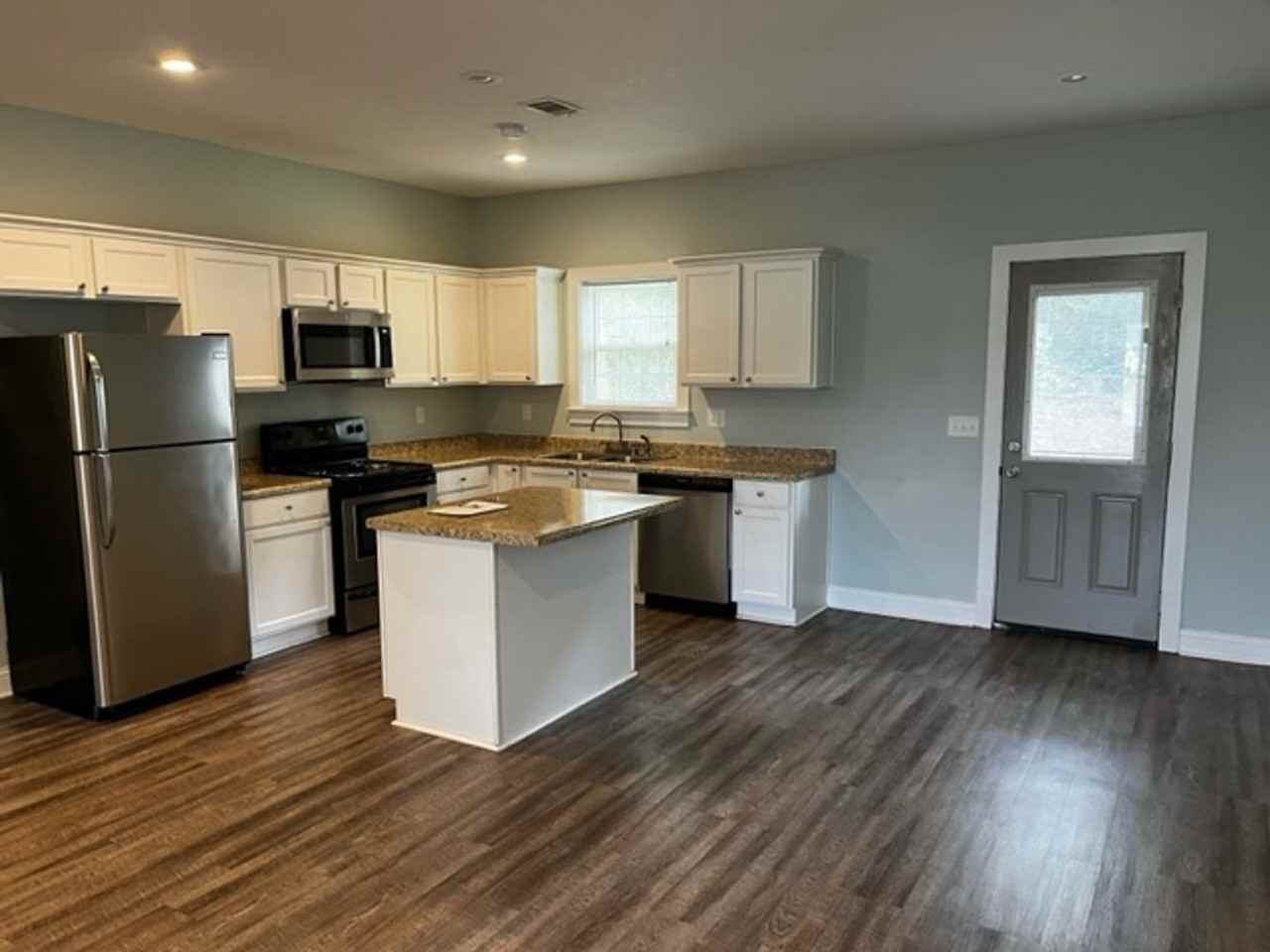 440 W. Stanfill St. * - Photo 3 of 8