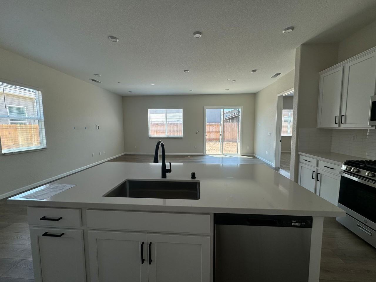 8260 Honor Ct - Photo 3 of 13