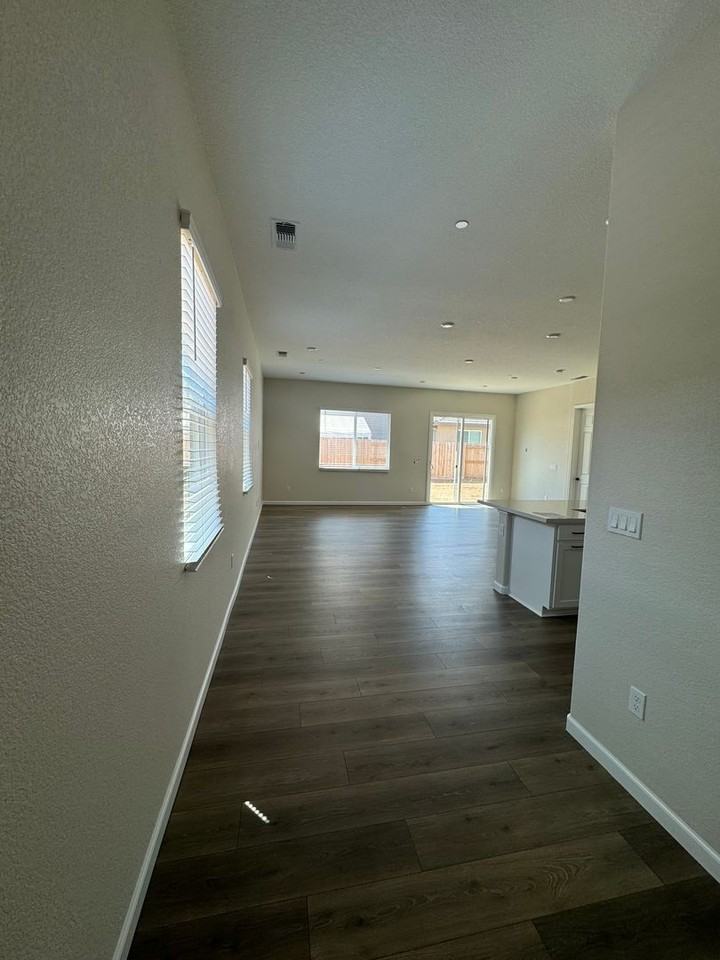 8260 Honor Ct - Photo 4 of 13