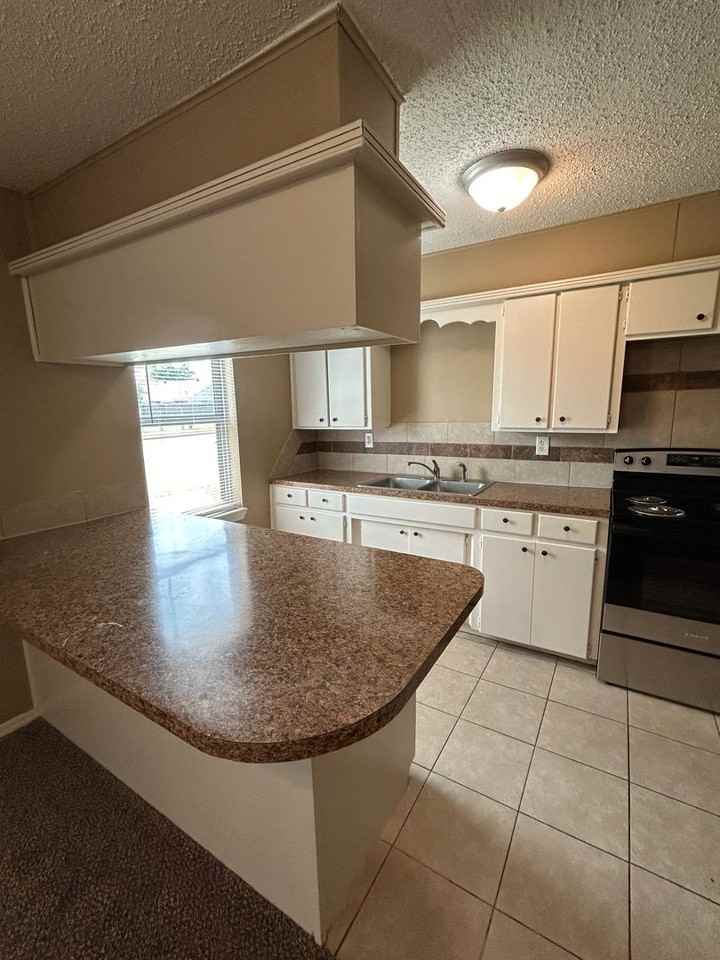 6202 1/2 Nw Elm Ave - Photo 4 of 11