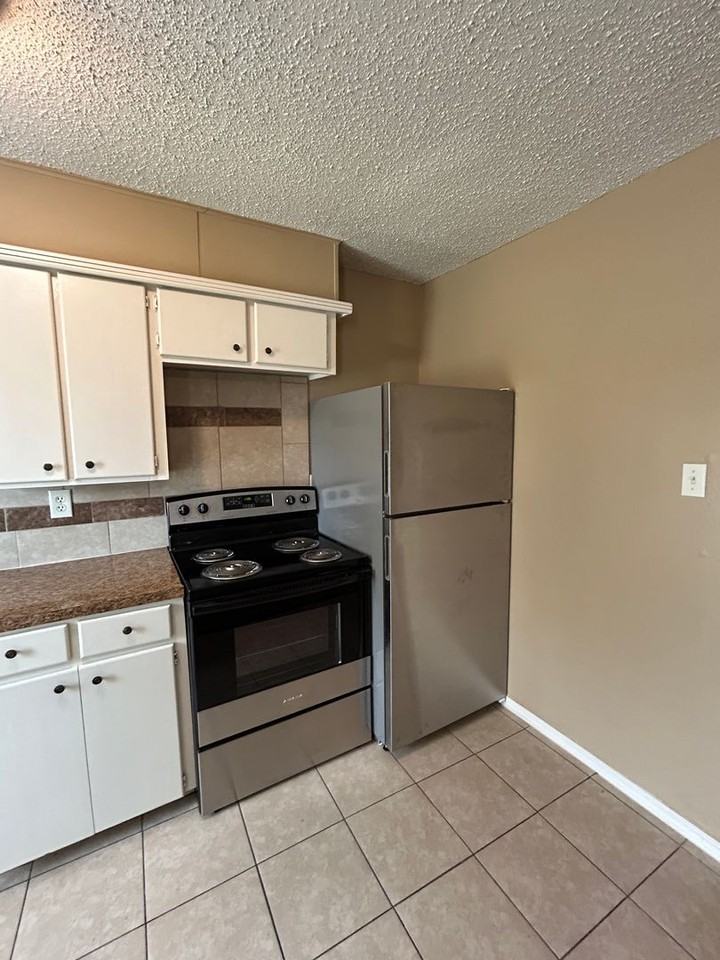 6202 1/2 Nw Elm Ave - Photo 5 of 11