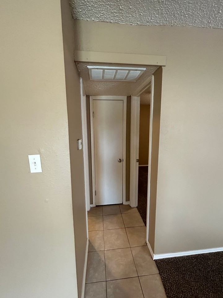 6202 1/2 Nw Elm Ave - Photo 6 of 11