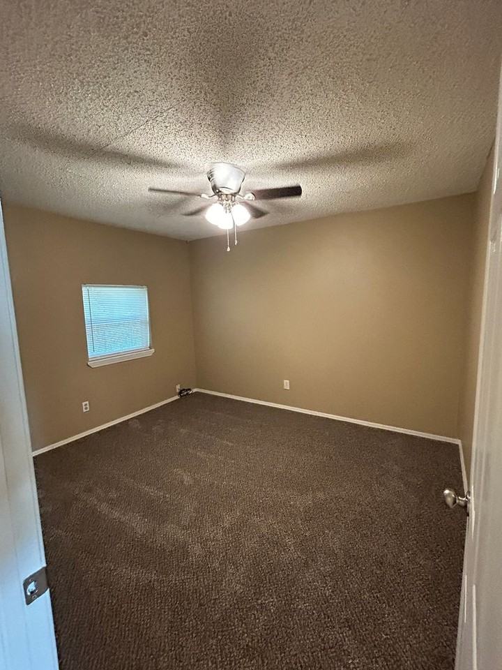 6202 1/2 Nw Elm Ave - Photo 7 of 11