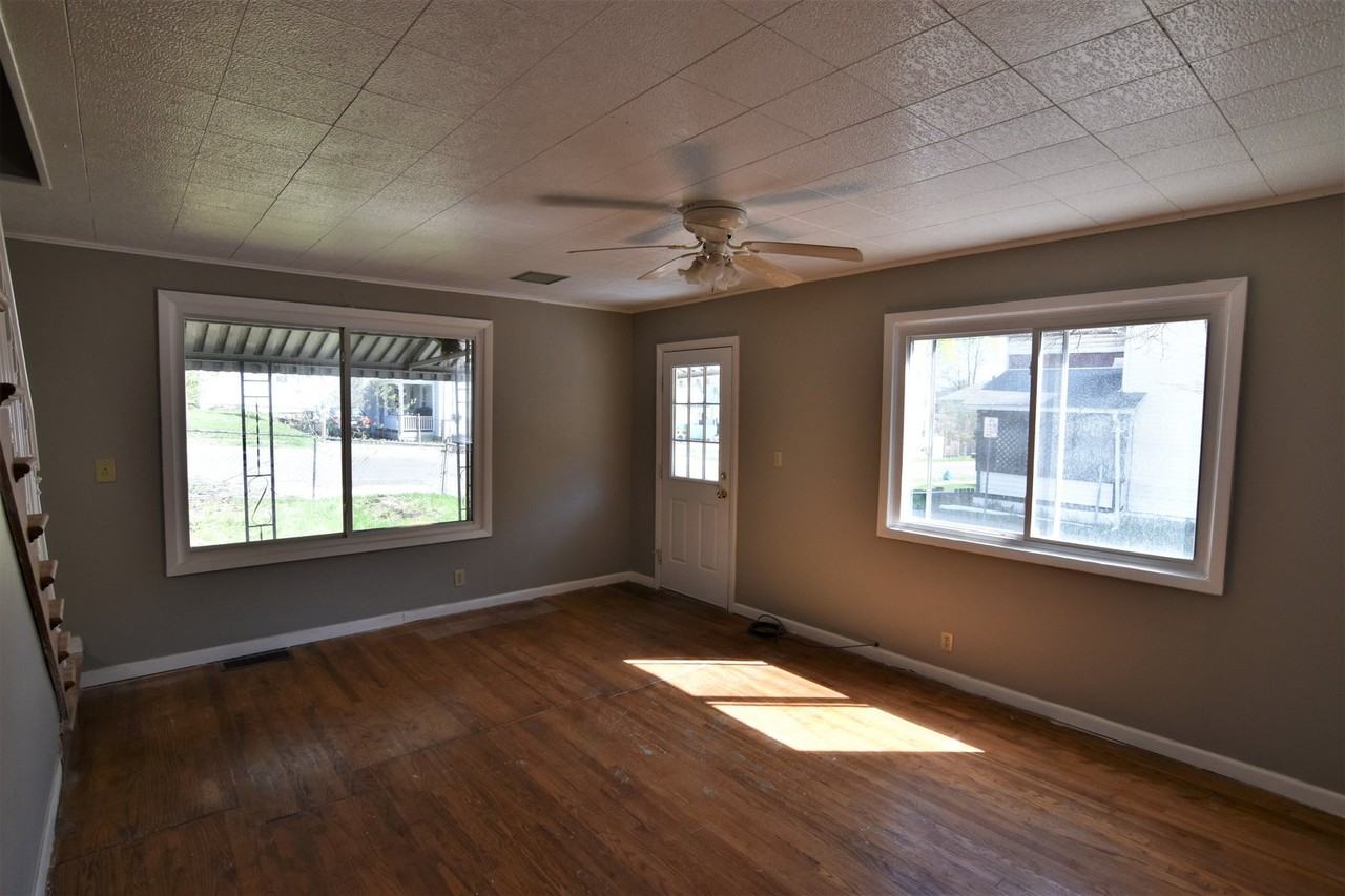 1310 Vestal Ave - Photo 3 of 10