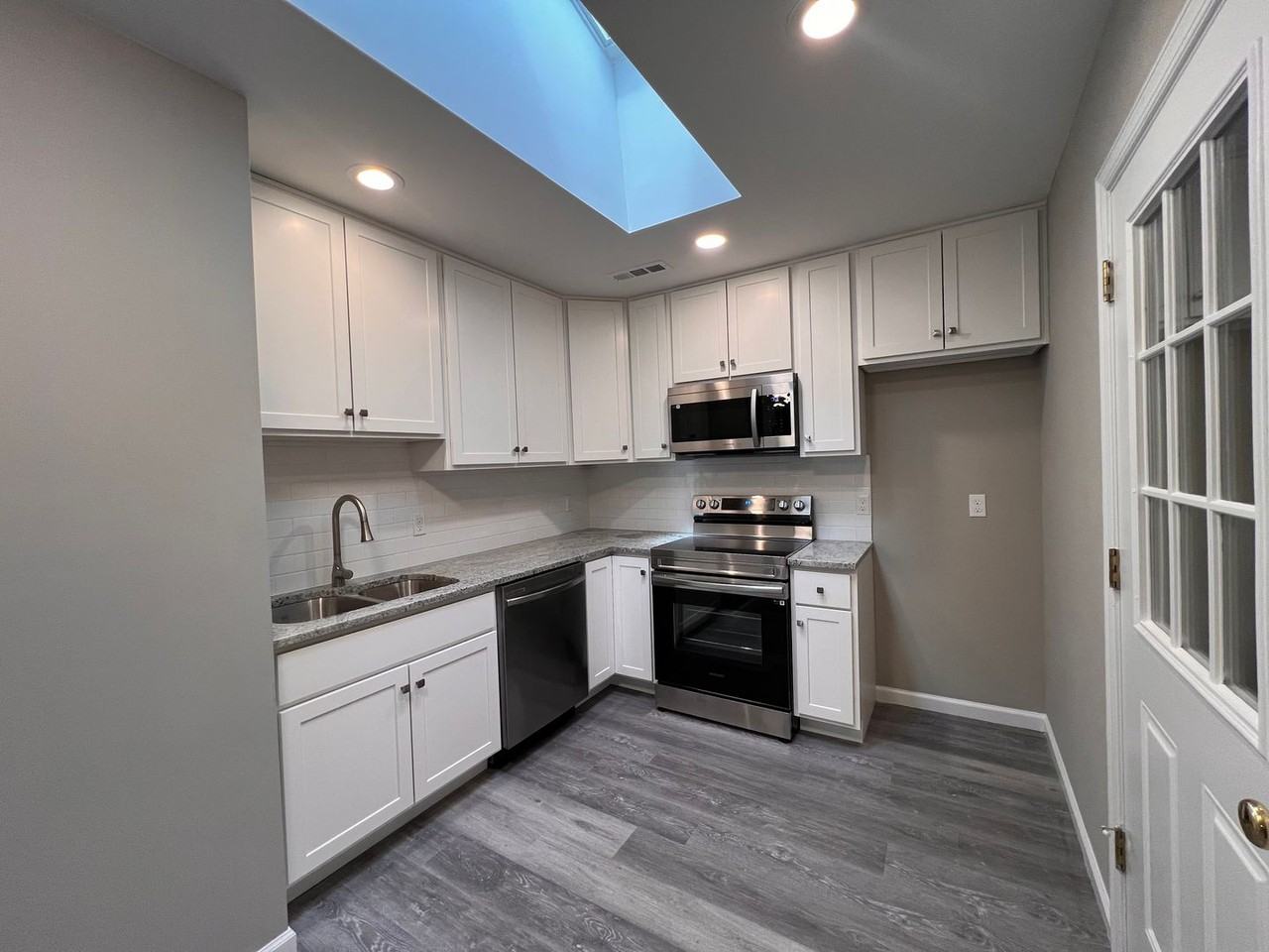 5477 Mauser St #C - Photo 3 of 20