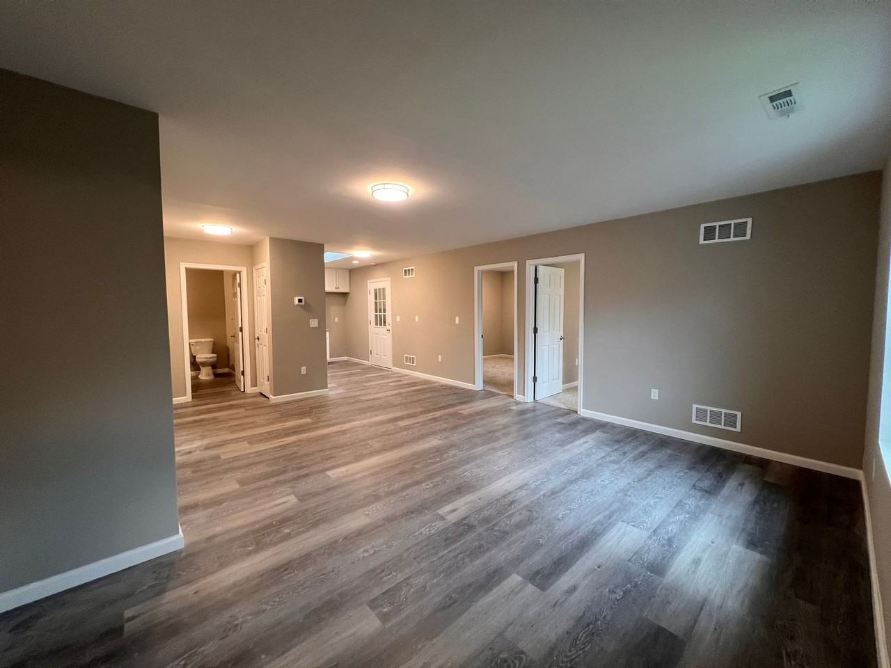 5477 Mauser St #C - Photo 4 of 20