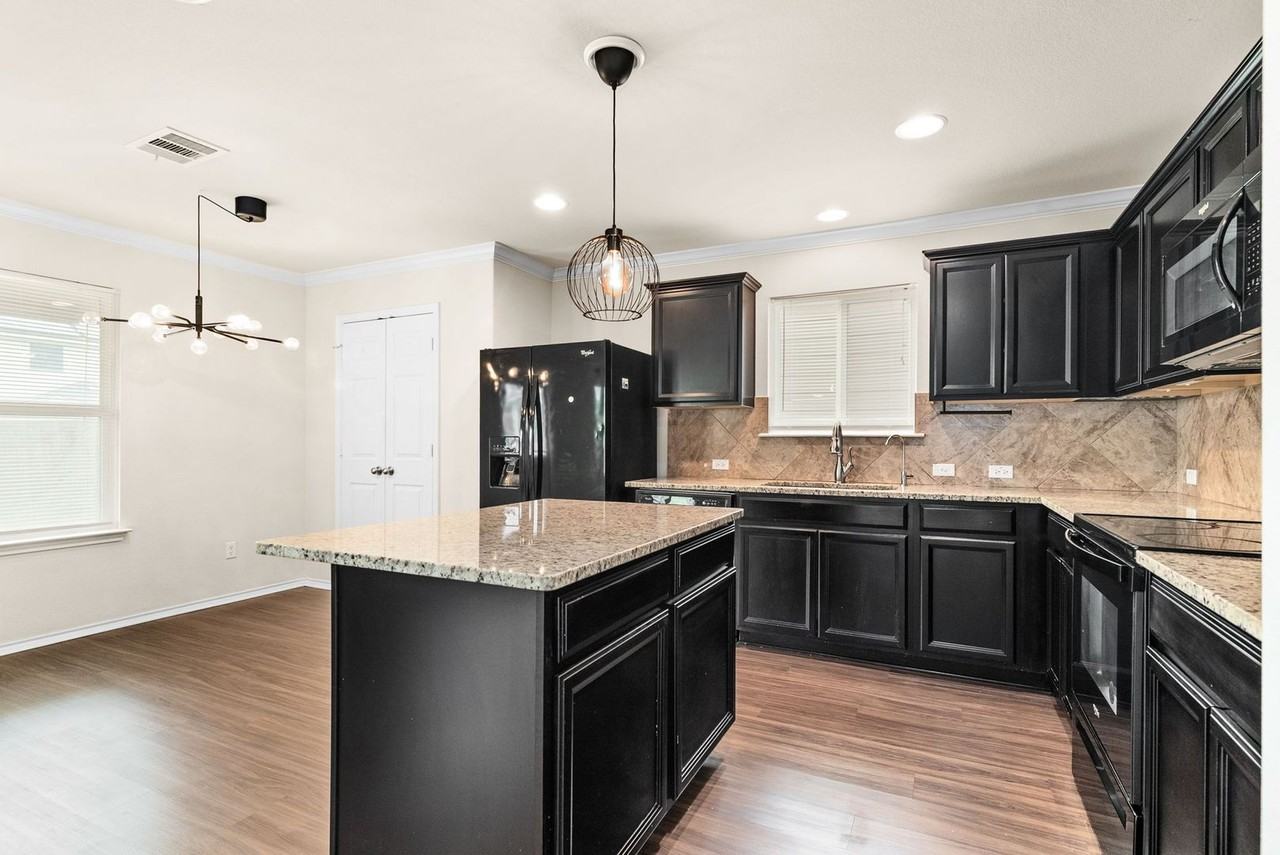 9311 Sandyford Ct - Photo 2 of 19