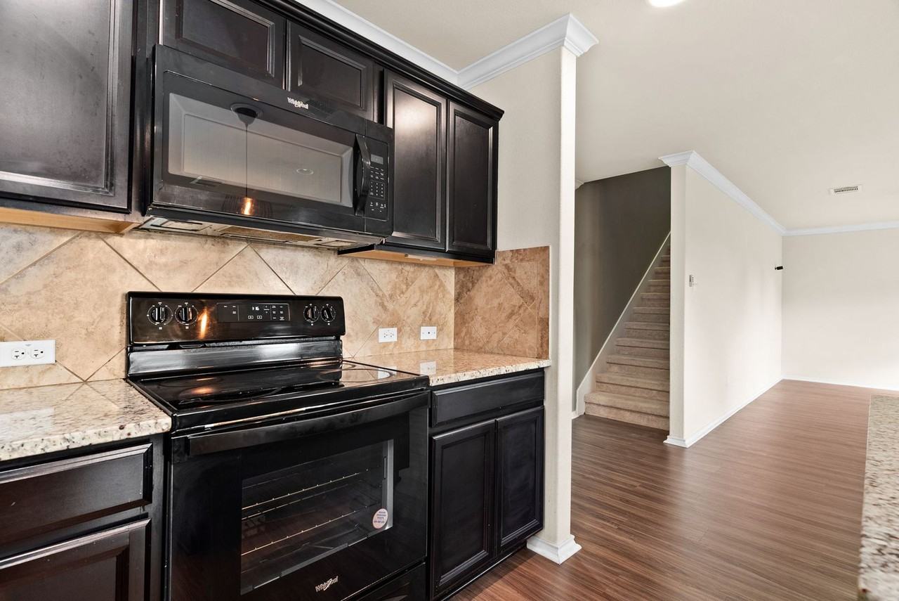 9311 Sandyford Ct - Photo 4 of 19
