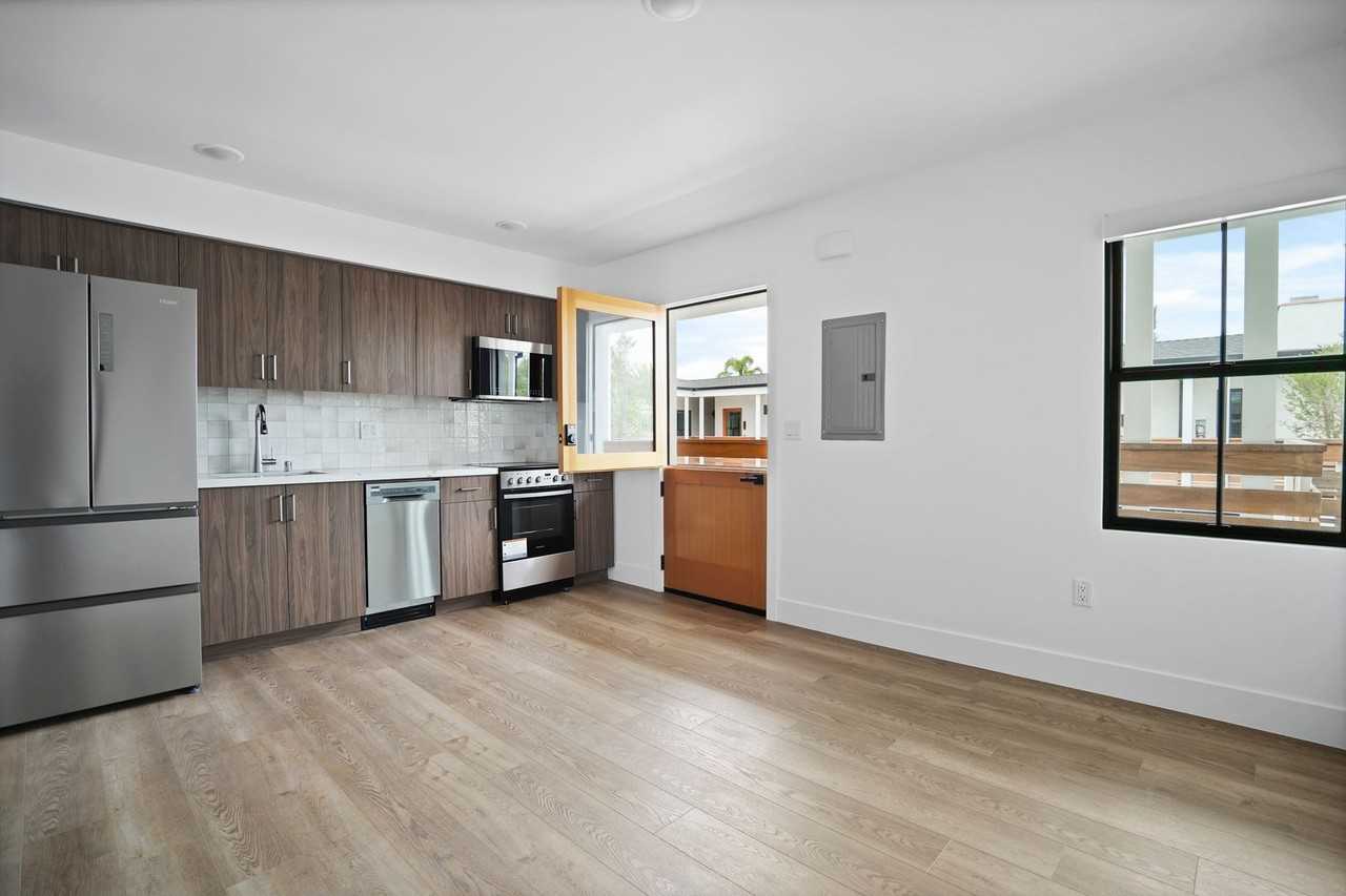 Del Prado House. Beautifully Renovated Homes - Photo 3 of 50