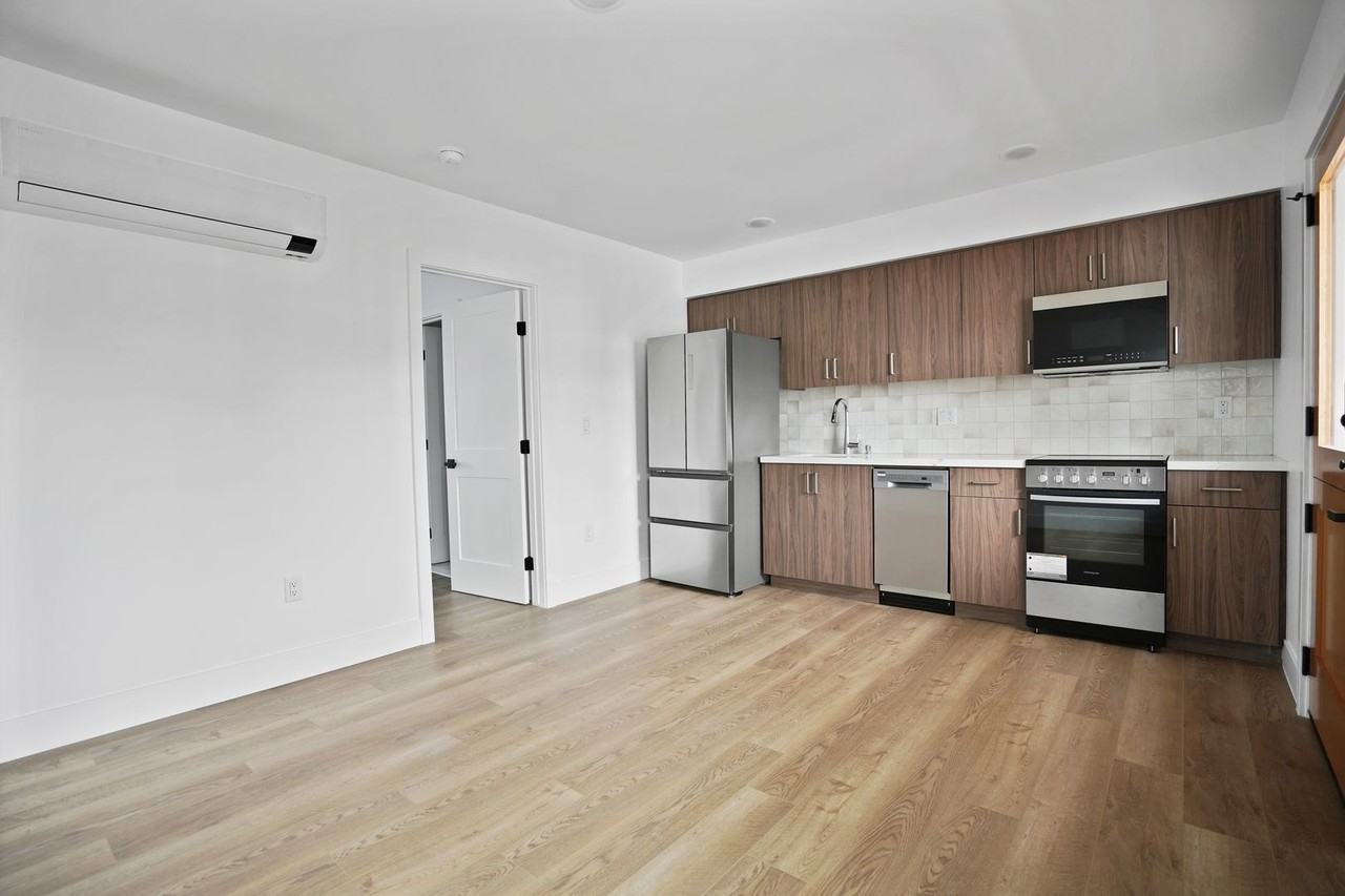 Del Prado House. Beautifully Renovated Homes - Photo 2 of 50