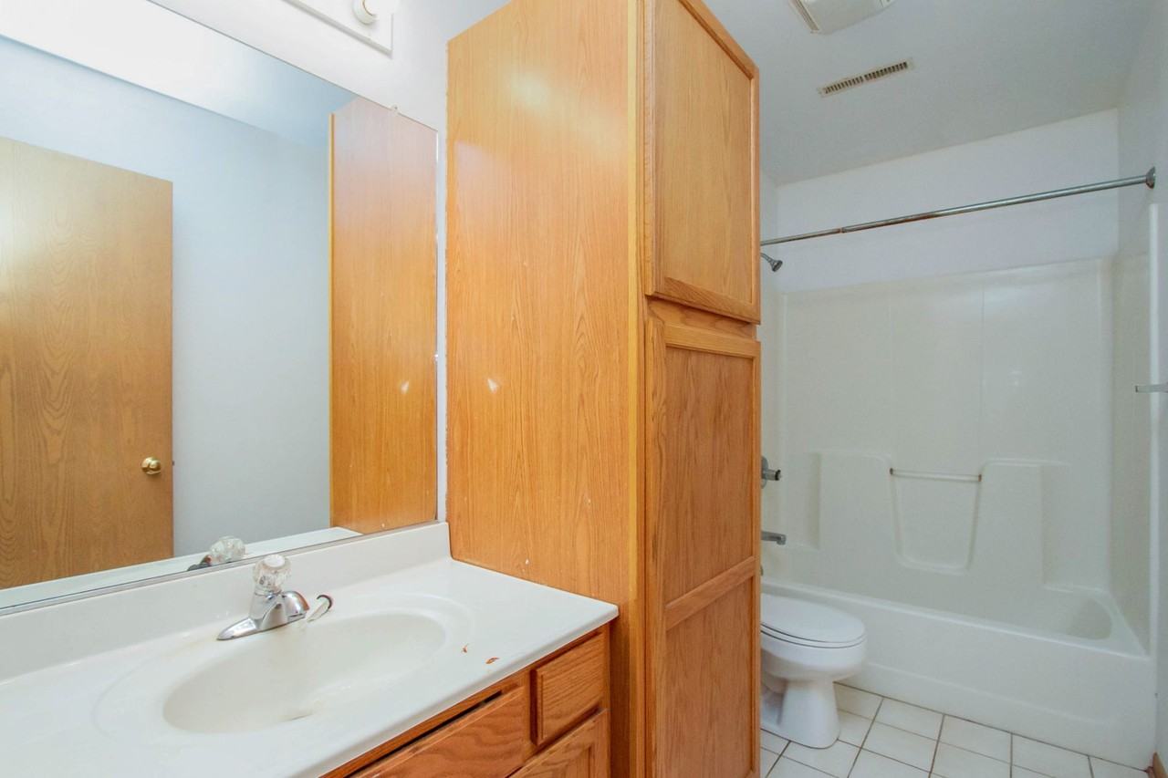 1007 Lincoln Way - Photo 5 of 6