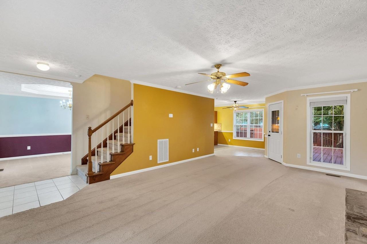 123 Hudson Ln - Photo 3 of 24