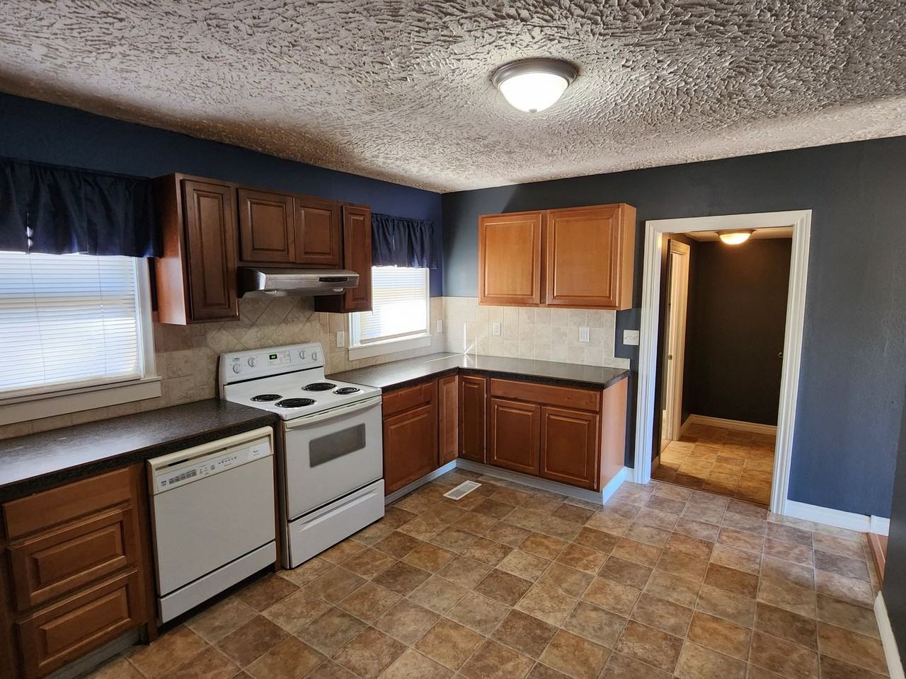 318 West Feather Place - Photo 3 of 18