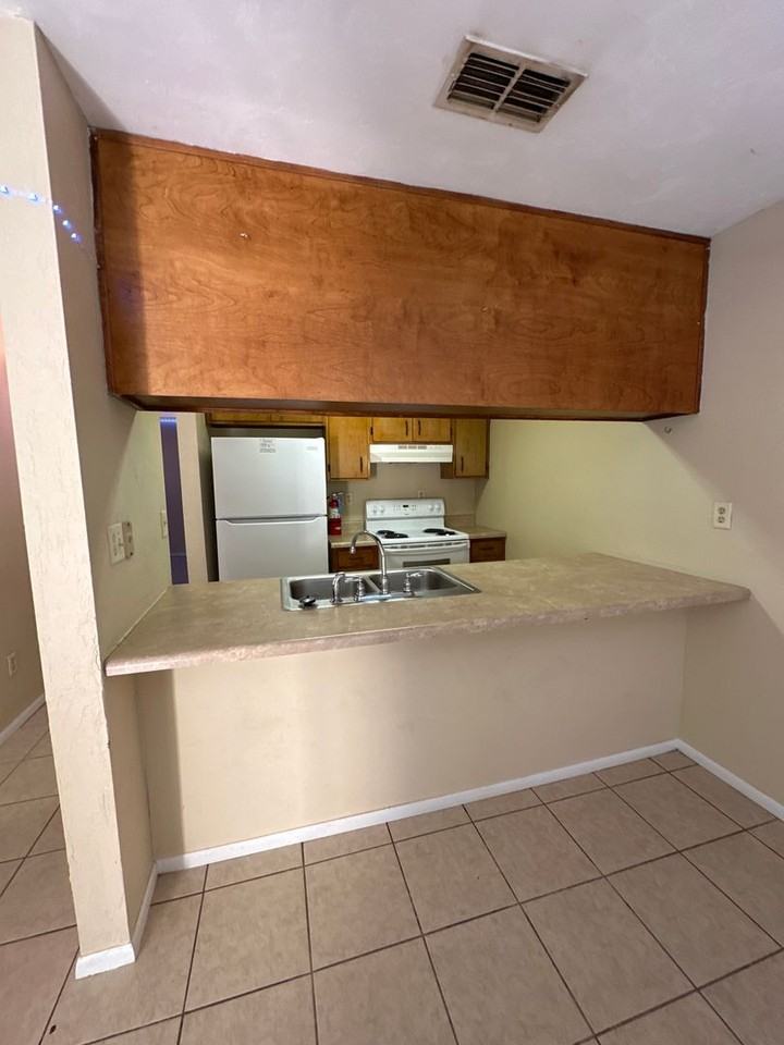 2641 Chateau Lane - Photo 2 of 12