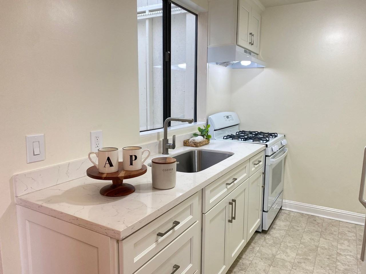 1138 E. 12th St - Photo 2 of 11